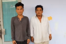 Phá trường gà giữa bãi sậy, bắt giữ 32 con bạc