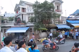 Nam thanh niên chết bên đường, người nhiều vết thương