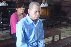 Vợ ngủ say, chồng nhiều lần hiếp dâm con gái ruột đang tuổi dậy thì 