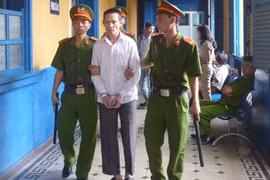 Anh chồng chém trọng thương em dâu bằng dao bổ củi