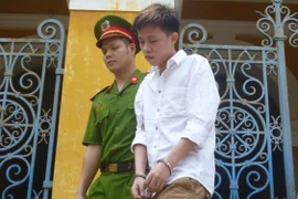 Bênh anh ruột, "sát thủ" mang dao đi trả thù