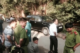 Đôi nam nữ chết bất thường trong Fortuner, có cả súng trong xe