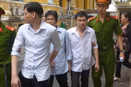 Băng nhóm chuyên đạp xe người đi đường để cướp