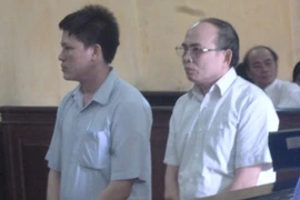 Phạt tù quan xã tiếp tay cho dân vượt biên