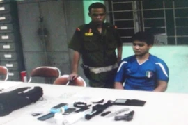 Xách súng, roi đện đến nhà bạn gái cũ uy hiếp vì cãi nhau