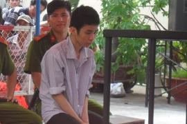 Bị đánh, gã thợ giặt ủi đâm chết đồng nghiệp ngay tại xưởng may