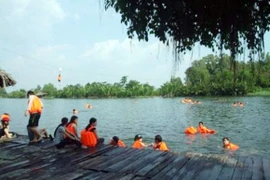 Chết đuối khi chơi trò đu dây ở khu du lịch