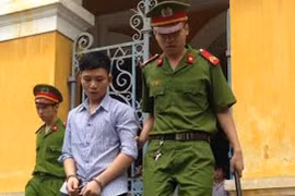 Gã công nhân dụ dỗ bé gái 12 tuổi “đi hoang” rồi xâm hại