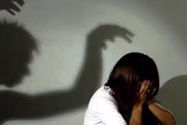 Cô gái trẻ bị “yêu râu xanh” hiếp dâm, cướp tài sản