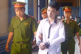 Tham tiền một học sinh đâm chết cụ già hàng xóm cướp vàng 