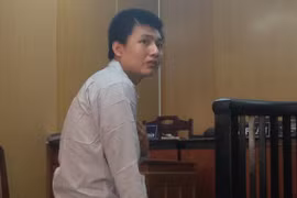 Đâm tình địch suýt chết vì ghen với vợ hờ