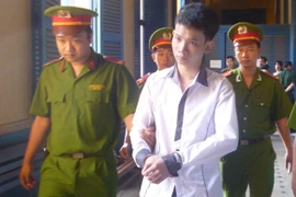 Tham tiền một học sinh đâm chết cụ già hàng xóm cướp vàng 