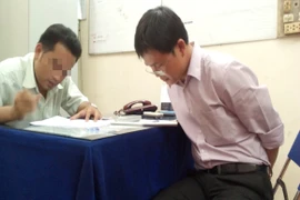 Bắt quả tang cán bộ Chi cục thuế ở TP.HCM nhận hối lộ