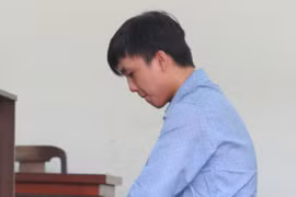 Rủ người yêu nhí trốn học đi nhà nghỉ "mây mưa"