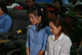 Hai bảo mẫu hành hạ dã man trẻ cùng lĩnh án 3 năm tù