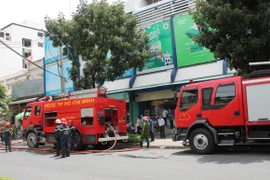 Cháy kho hàng siêu thị giữa trung tâm TP.HCM
