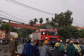 Lửa bao trùm công ty, 5 tấn sơn bị thiêu rụi