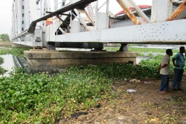 Thi thể nam thanh niên trôi lềnh bềnh trên sông Sài Gòn