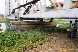 Thi thể nam thanh niên trôi lềnh bềnh trên sông Sài Gòn