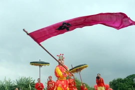 Độc đáo lễ hội tưởng nhớ "cậu bé lớn nhanh như thổi"