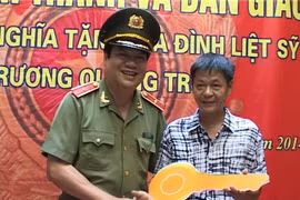 Khánh thành nhà tình nghĩa tặng thân nhân liệt sỹ CAND Trương Quang Trợ