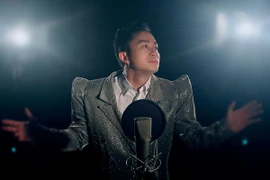 Tùng Dương gây bất ngờ khi “cover” nhạc của Phan Mạnh Quỳnh