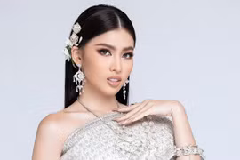 Dù đang cách ly, đại diện nhan sắc Việt vẫn ghi điểm với thần thái xuất sắc