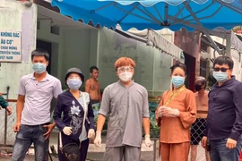 “Sao” Việt chung sức hỗ trợ người dân TP.HCM chống dịch