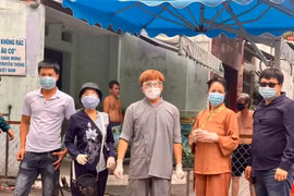 “Sao” Việt chung sức hỗ trợ người dân TP.HCM chống dịch