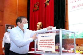 Bộ VHTT&DL quyên góp gần 800 triệu đồng hỗ trợ người trong ngành có hoàn cảnh khó khăn