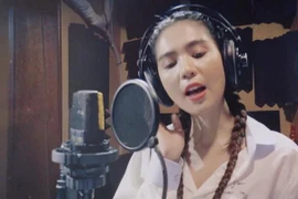 Khi "hotgirl" muốn trở thành ca sĩ bất chấp mọi lời khen chê