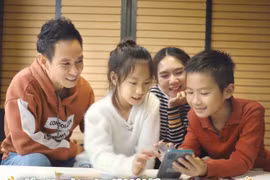 Vợ chồng Lý Hải ra MV nói về việc học "online"