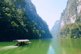 Diễn viên “Cha cõng con” làm kênh khám phá "ẩn số" vẻ đẹp Việt Nam