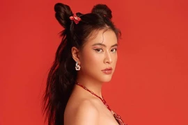 Hình ảnh Hoàng Thùy Linh xuất hiện tại quảng trường Thời Đại ở New York