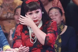 NSND Hồng Vân "cúi đầu xin lỗi" khán giả 