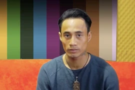 Phạm Anh Khoa: Giữa “scandal”, dọn đến ở trong khu phố nghèo, không nhận mình là ca sĩ