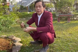 Danh hài Hoài Linh đạt nút vàng Youtube sau 2 tháng 11 ngày