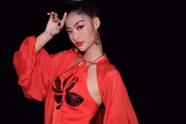 Á hậu Kiều Loan hóa thân thành nữ thần trong MV đậm chất cổ trang