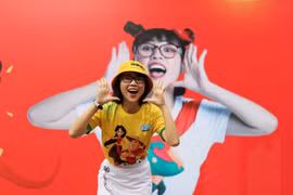 Đăng clip câu "view" nhảm nhí, Youtuber Thơ Nguyễn bị cơ quan chức năng mời lên làm việc