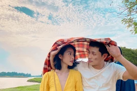 Thanh Sơn, Khả Ngân chính thức lên tiếng về tin đồn “phim giả tình thật”