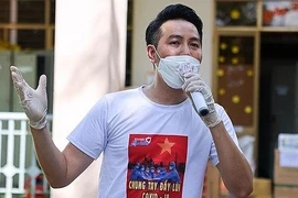 Ca sĩ Phi Hùng sáng tác ca khúc động viên tinh thần chống dịch Covid-19