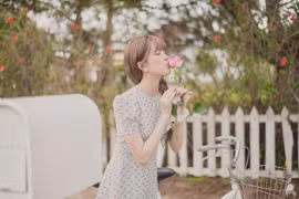 Tung MV mới, Thiều Bảo Trâm bị chê cả về giọng hát lẫn diễn xuất