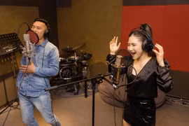 Hương Tràm bí mật về nước thu âm ca khúc mới của nhạc sĩ Tú Dưa 