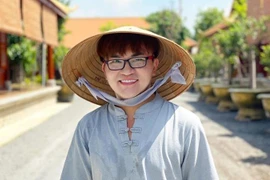 MC Đại Nghĩa hỗ trợ nhu yếu phẩm trị giá 200 triệu đồng đến 80 chốt biên phòng