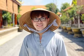 MC Đại Nghĩa hỗ trợ nhu yếu phẩm trị giá 200 triệu đồng đến 80 chốt biên phòng