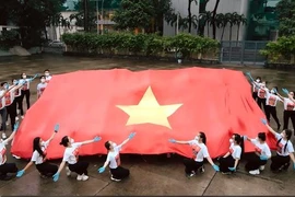 Hơn 100 nghệ sĩ hòa giọng trong MV hát về tình nguyện viên chống dịch