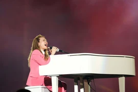 Mỹ Tâm trút được nỗi lo thời tiết trong đêm mở màn liveshow "Tri âm"