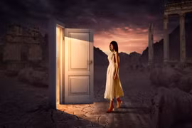 Á hậu Phương Anh tung bộ ảnh nói về tinh thần chiến đấu với dịch bệnh