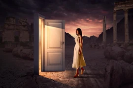 Á hậu Phương Anh tung bộ ảnh nói về tinh thần chiến đấu với dịch bệnh