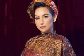 Trizzie Phương Trinh bật khóc tiết lộ Phi Nhung đang nguy kịch